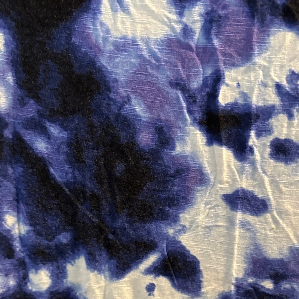 Abstract Blue and White Women's Top A-line - Picture 3 of 3